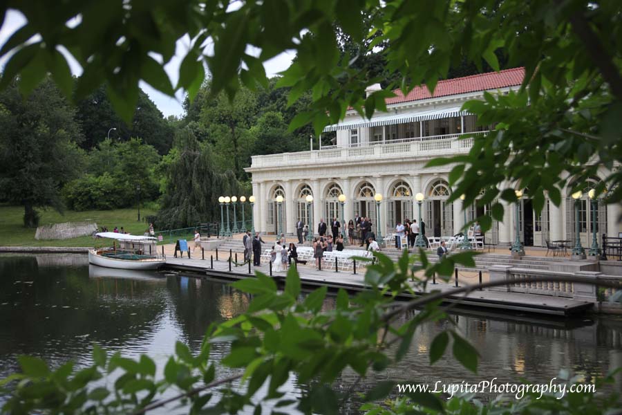 Beautiful wedding at the Boathouse in Prospect Park. Brooklyn, New York City.